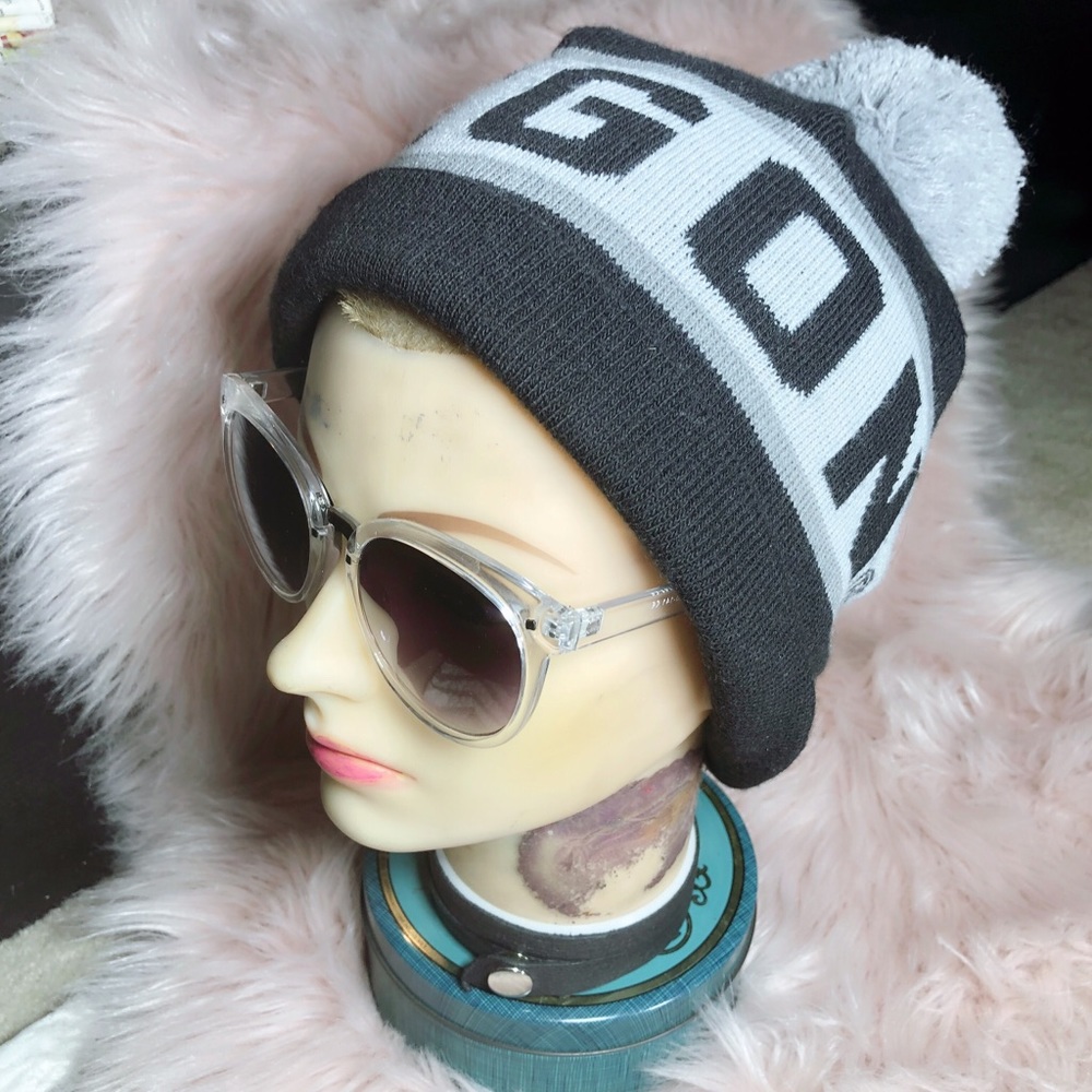 Rad, Oregon, pom pom beanie!!